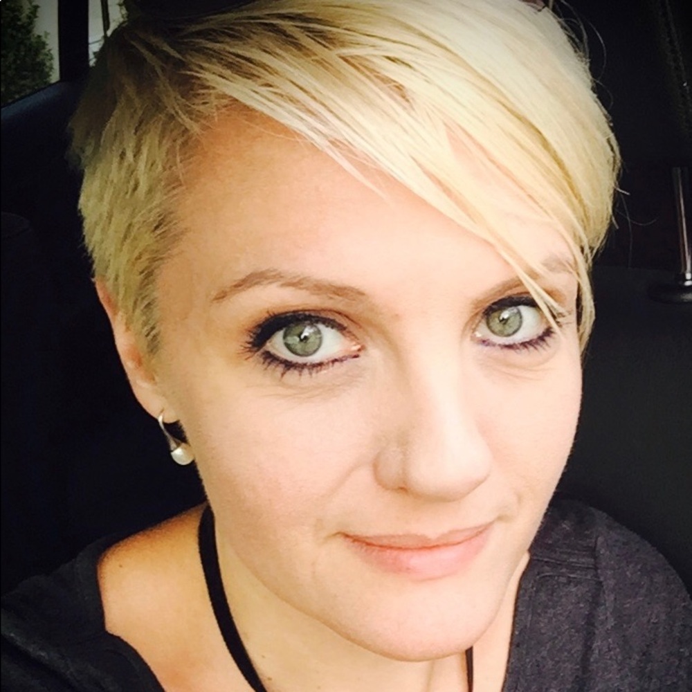 Meet your Posher, Elysabeth